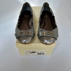 COACH Dora Cuba Ballet Flat Crackled Metallic Pewter Leather/Silver Logo Size 6